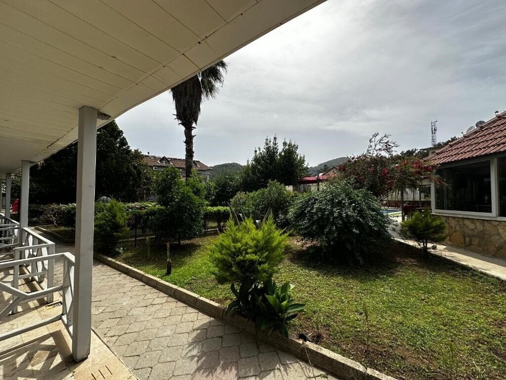 Zdjęcie Carmina Hotel Ovacık 3*