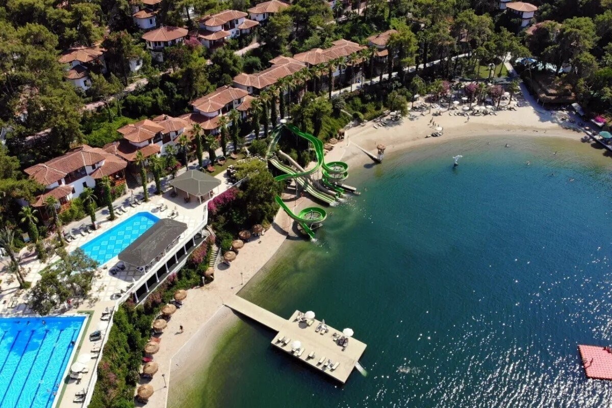 Готель Club & Hotel Letoonia 5*