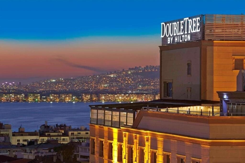 Hotel DoubleTree by Hilton Izmir Alsancak 4*
