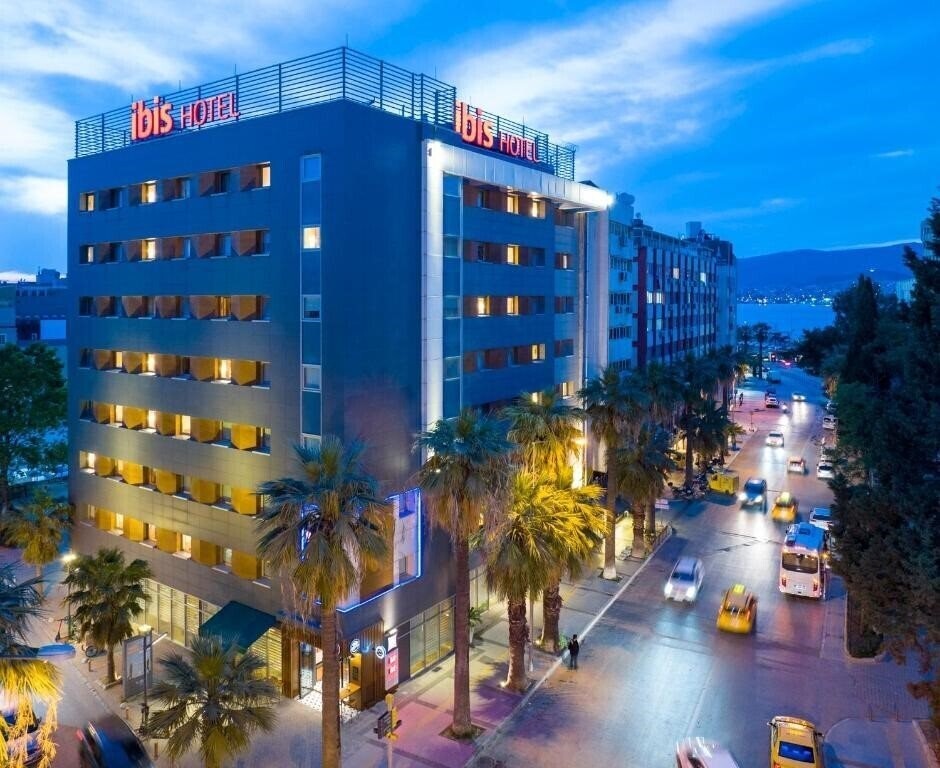 Готель Ibis Izmir Alsancak 4*