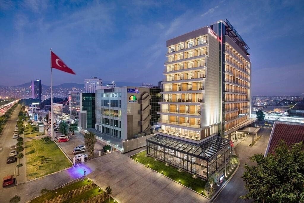 Отель Hilton Garden Inn Izmir Bayrakli 4*