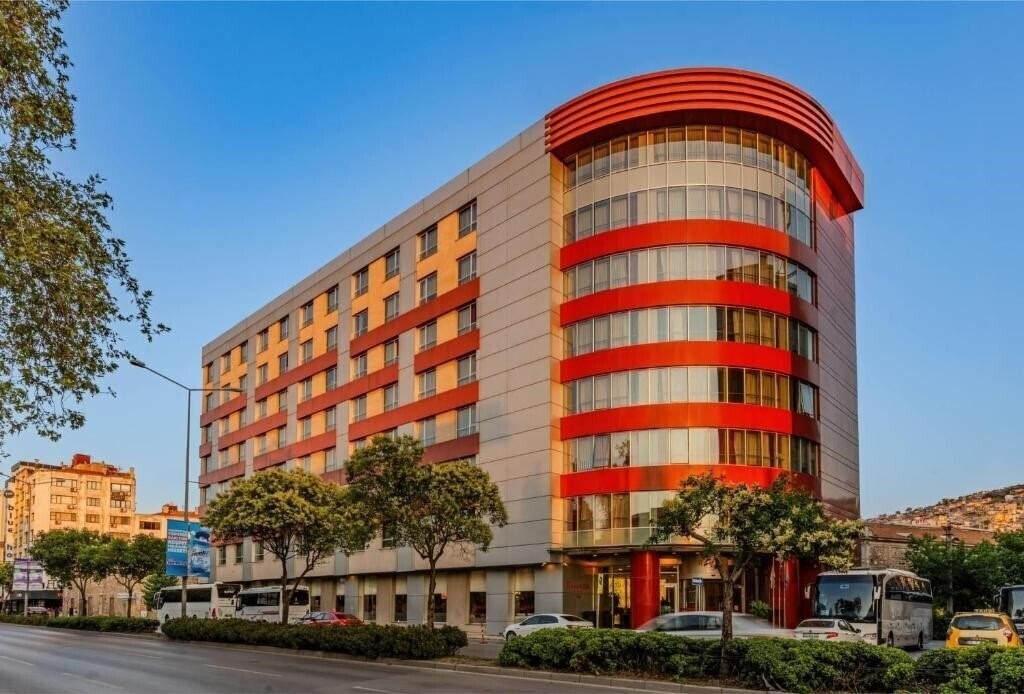 Готель Ramada Plaza by Wyndham Izmir (ex. Ramada Plaza Izmir) 5*