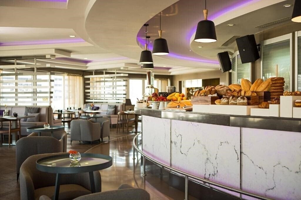 Zdjęcie Renaissance Izmir Hotel 5*