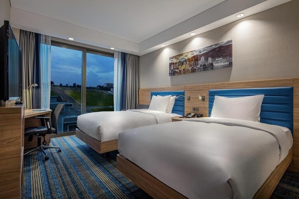 Zdjęcia Hampton By Hilton Izmir Aliaga 3*