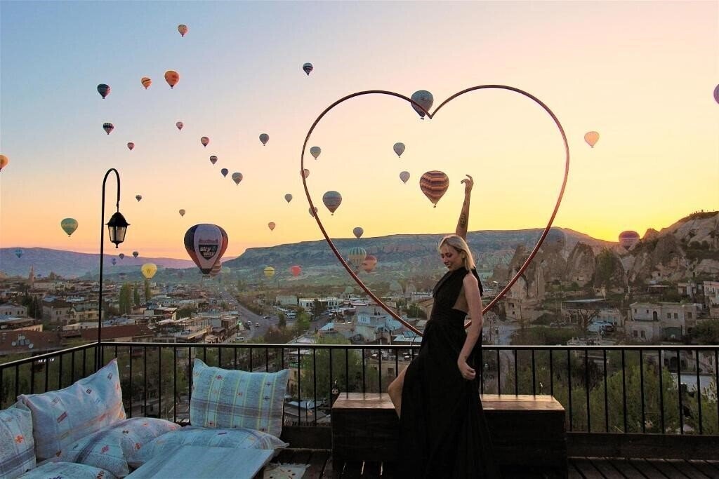 Картинка Bedrock Cave Hotel -Adults Only 3*