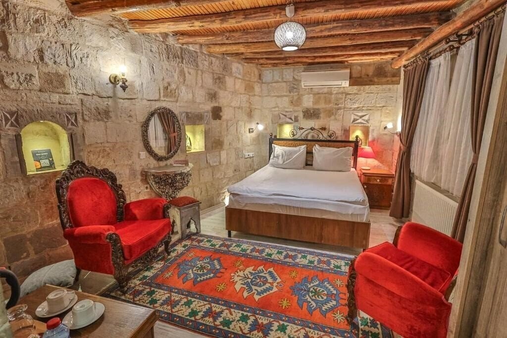 Фото Bedrock Cave Hotel -Adults Only 3*