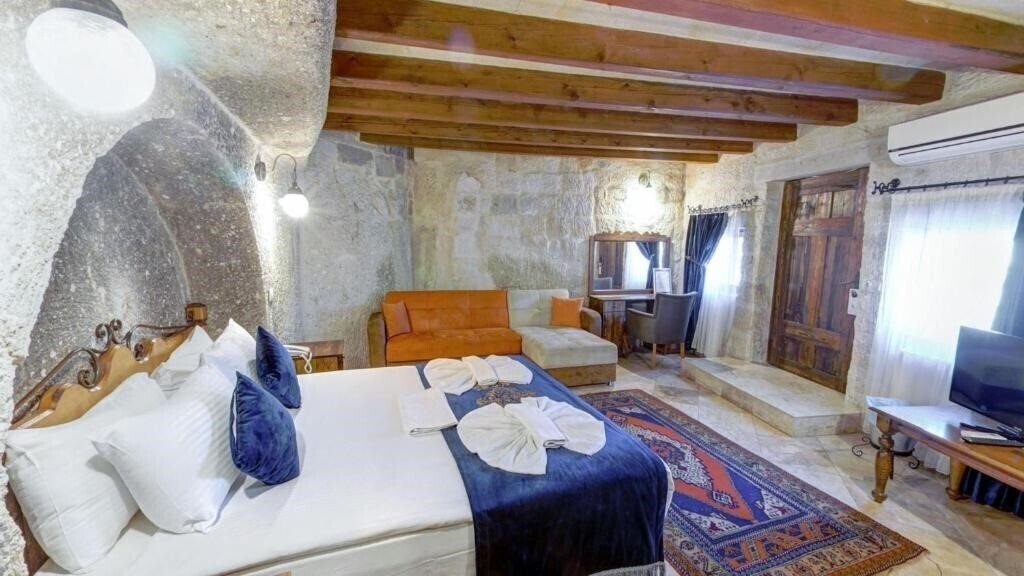 Фотографія Elegance Cave Suites 4*