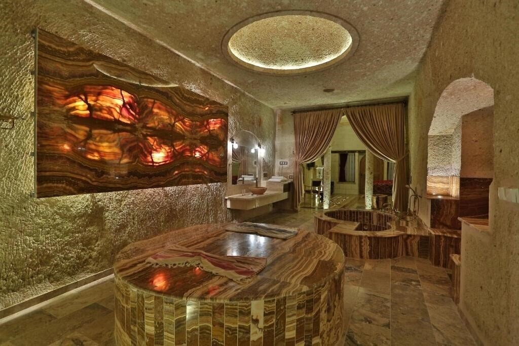 Готель Oread Cave Suites 4*