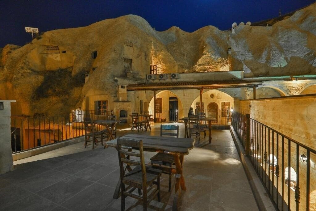 Фотографія Oread Cave Suites 4*