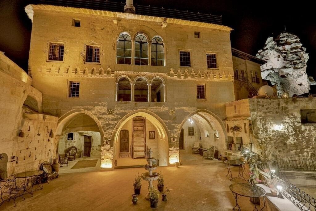 Hotel Casia Cave Suites 4*