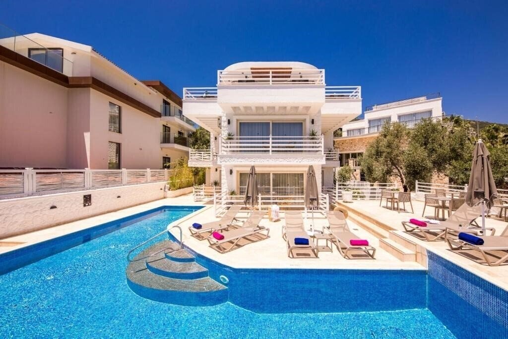 Фотографія Kalkan Saray Suites 4*