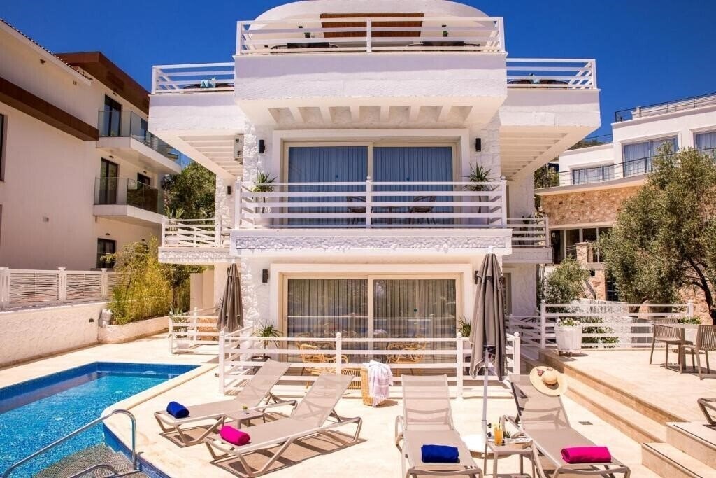 Готель Kalkan Saray Suites 4*