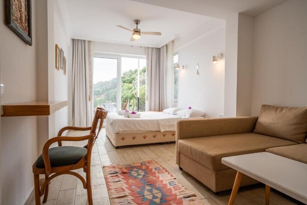 Hotel Hideaway Hotel (ex. Hotel Hideaway, Hideaway) 3*