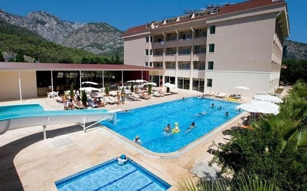 Фотографія Castle Park Hotel 3*