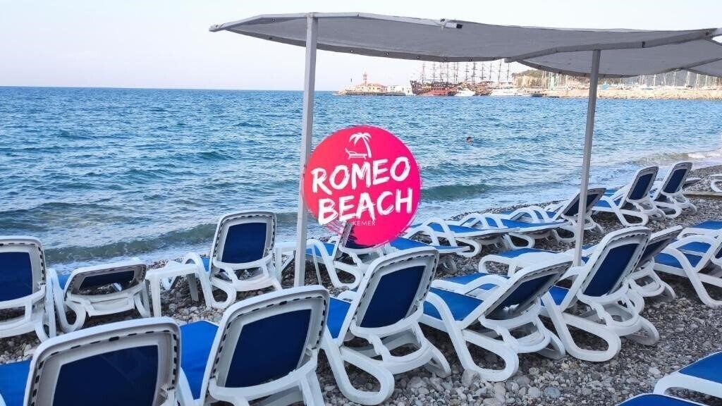 Готель Romeo Beach Hotel 3*