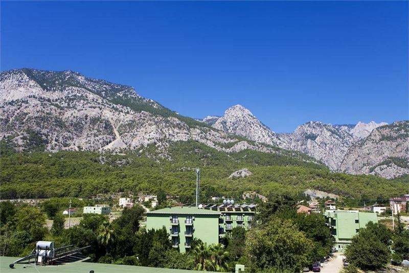 Готель Larissa Hotel 4*