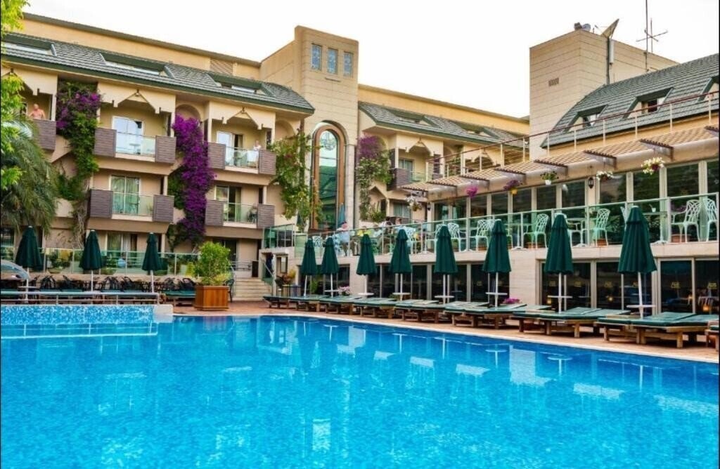 Готель Ambassador Hotel & SPA (ex. Ambassador Plaza Hotel, Ambassador Hotel Kemer, Royal Ambasador Hotel, Iron Ambassador Hotel) 4*