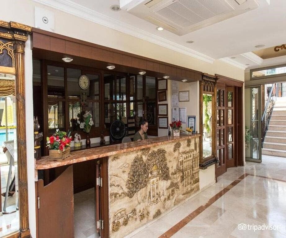 Отель Astoria Hotel 4*