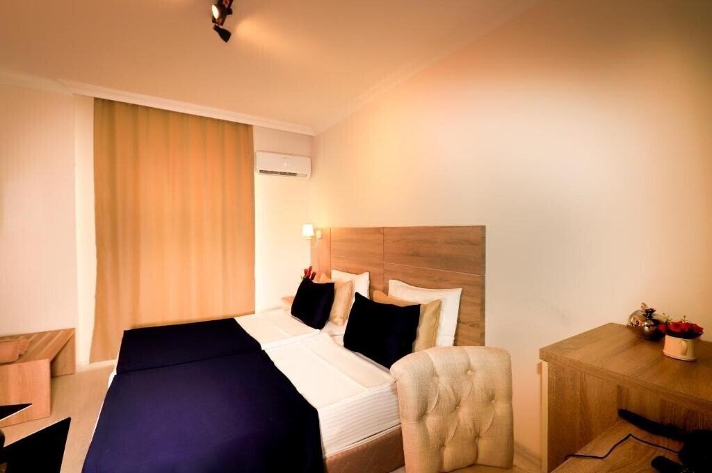 Фото Eramax Hotel 3*