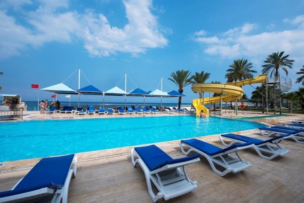 Hotel Club Hotel Rama 4*