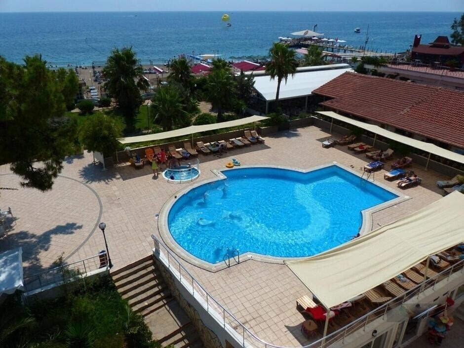 Готель Aquabella Beach Hotel 3*