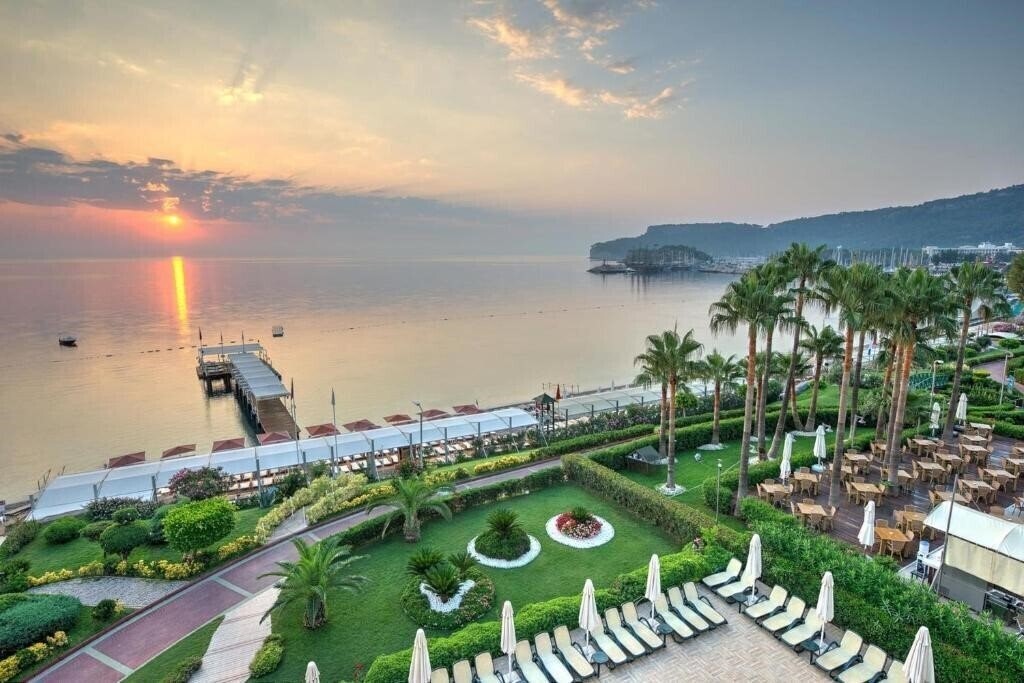 Hotel Golden Lotus Hotel 4*