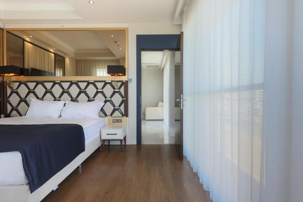 Zdjęcie Serenity Queen Hotel 5*