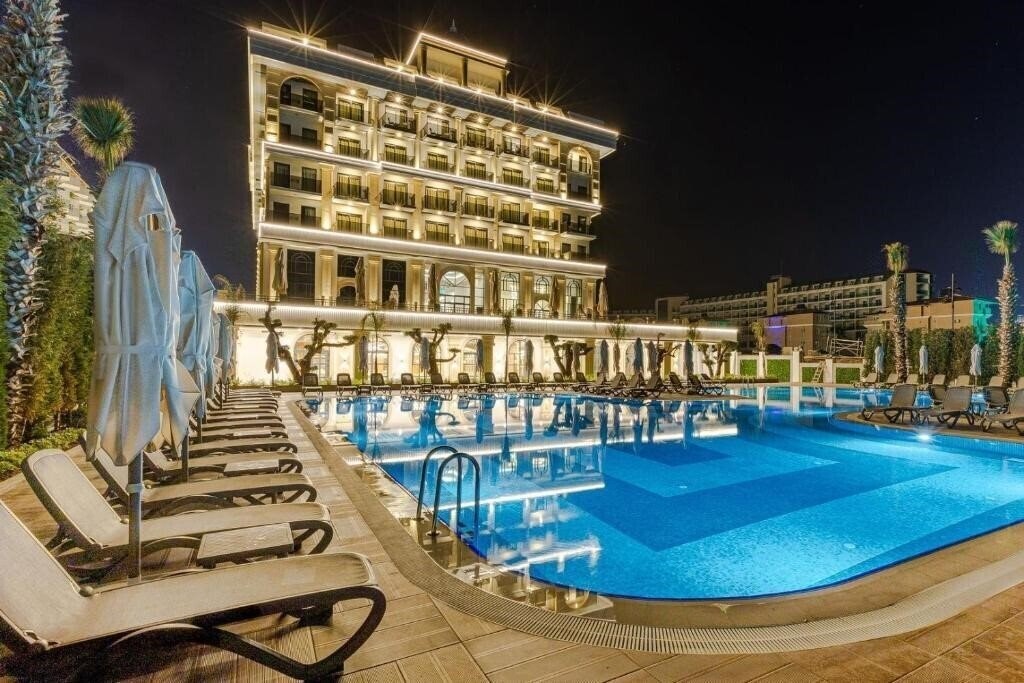 Zdjęcie Serenity Queen Hotel 5*