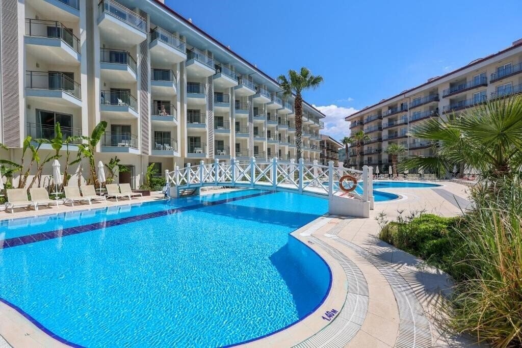 Отель Ramada Hotel & Suites Kusadasi 5*