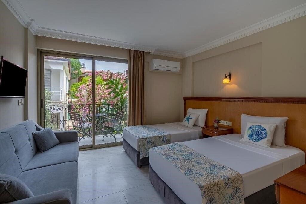 Картинка Rosy Suites + 2*