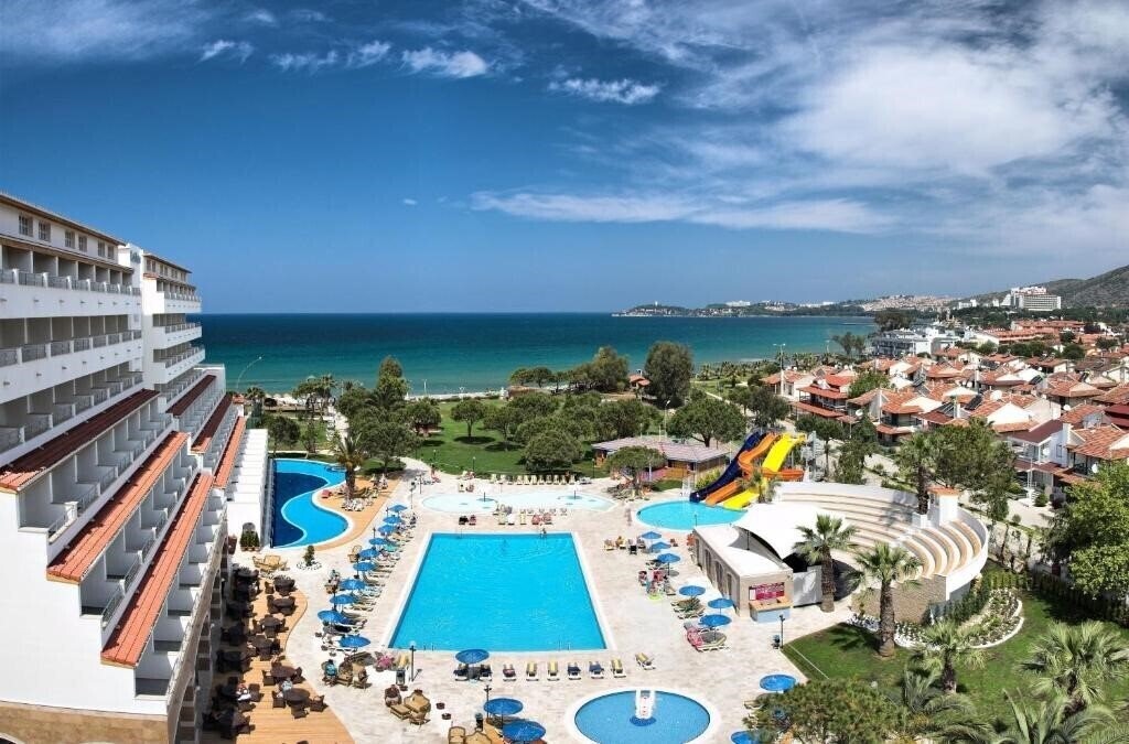 Готель Batihan Beach Resort & SPA 4*