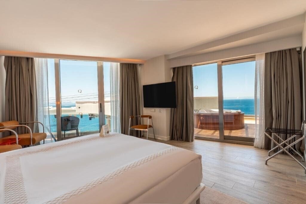 Фото Qlusive Hotel 5*