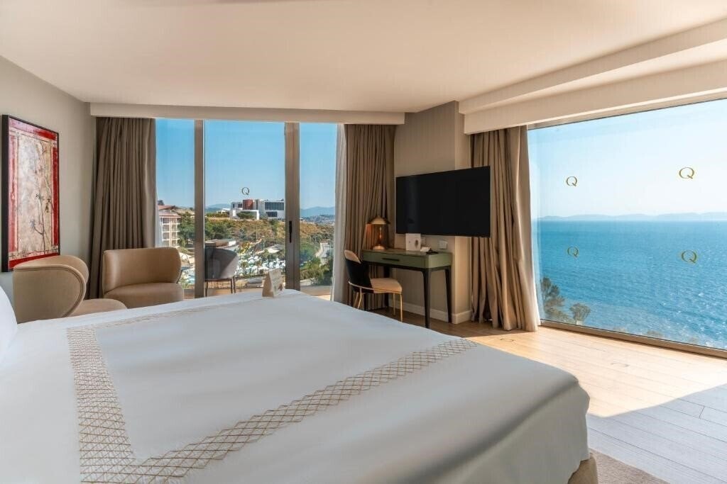 Фотографія Qlusive Hotel 5*