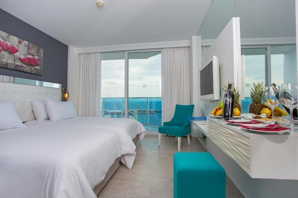 Фото Le Bleu Hotel & Resort (ex. Le Bleu Hotel & SPA, Festival Hotel Kusadasi, Noa Hotels Kusadasi Beach Club) 5*