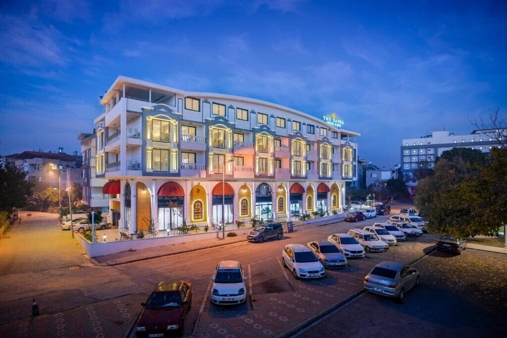 Hotel The Sansa Hotel 4*