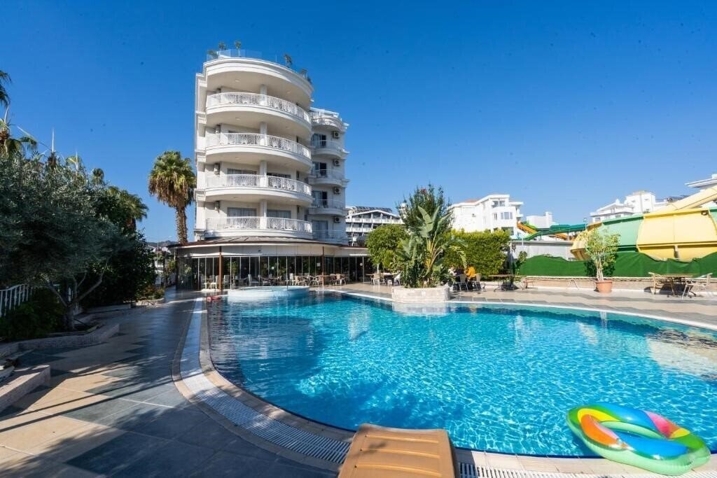 Готель Romance Beach Hotel 3*