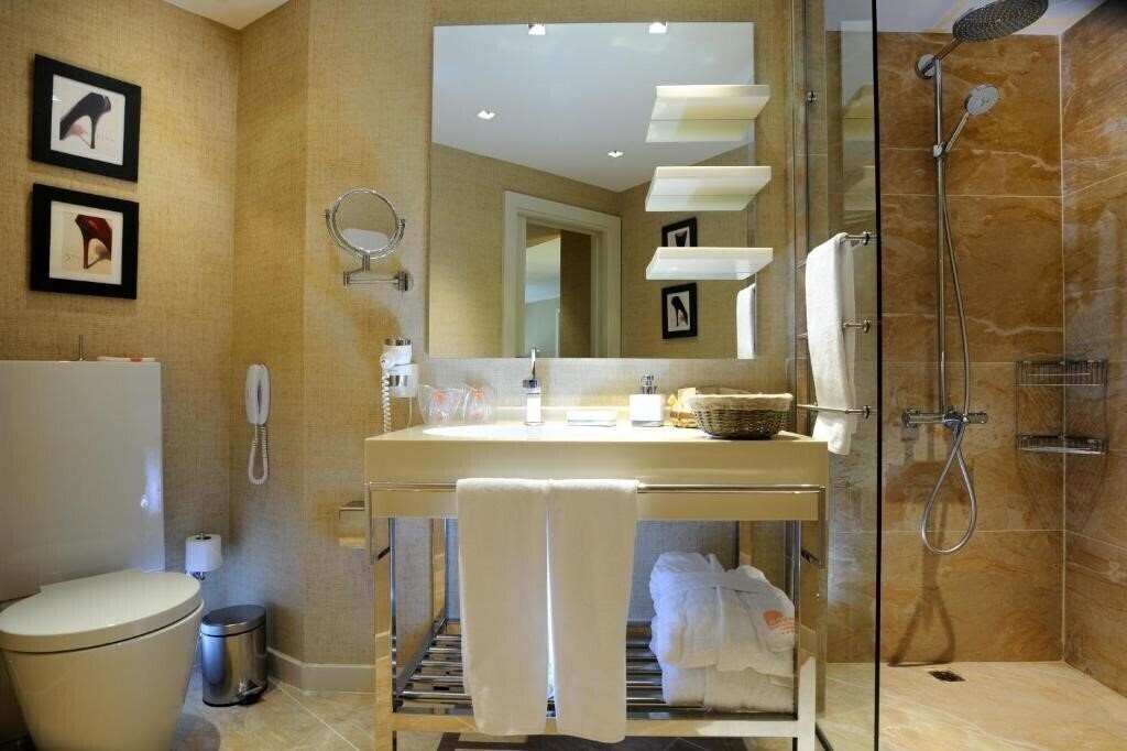 Obraz Elegance Hotels International 5*