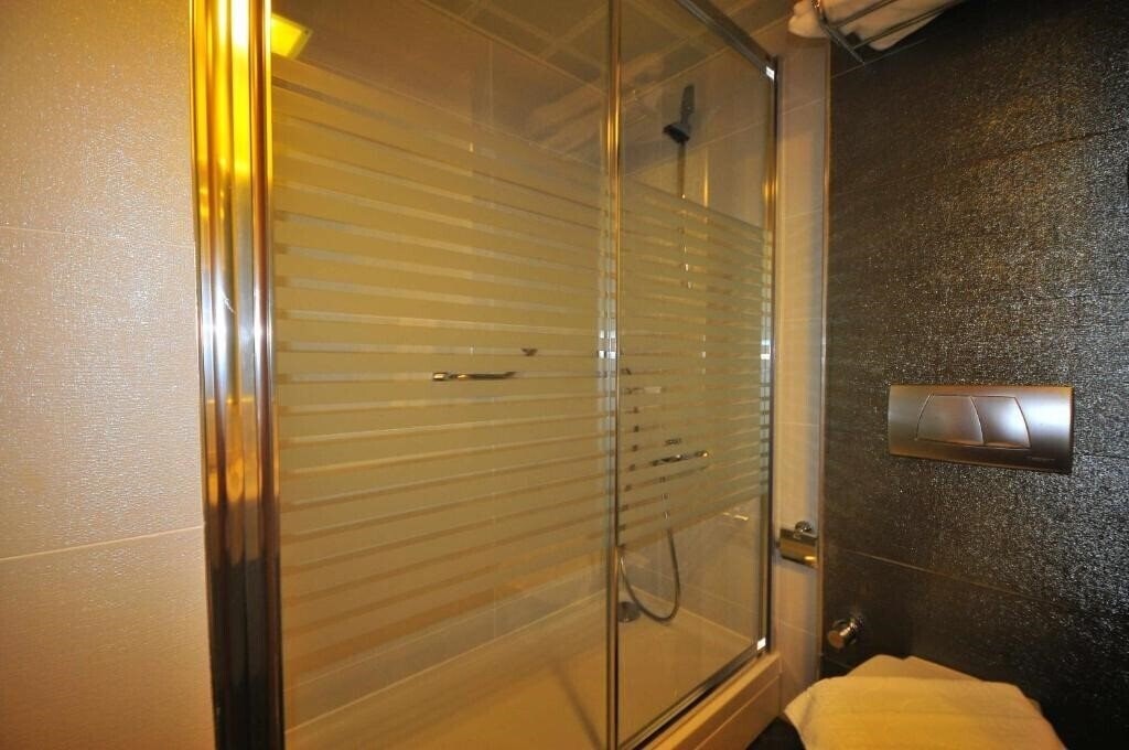 Фотографія Golden Rock Beach Hotel 5*