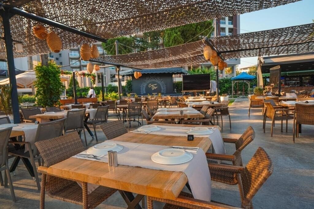 Zdjęcie Hotel Caprea (ex. Hotel Caprea Beach, Dora Beach Boutique Hotel, Dora Beach Marmaris, Karacan Beach) 3*