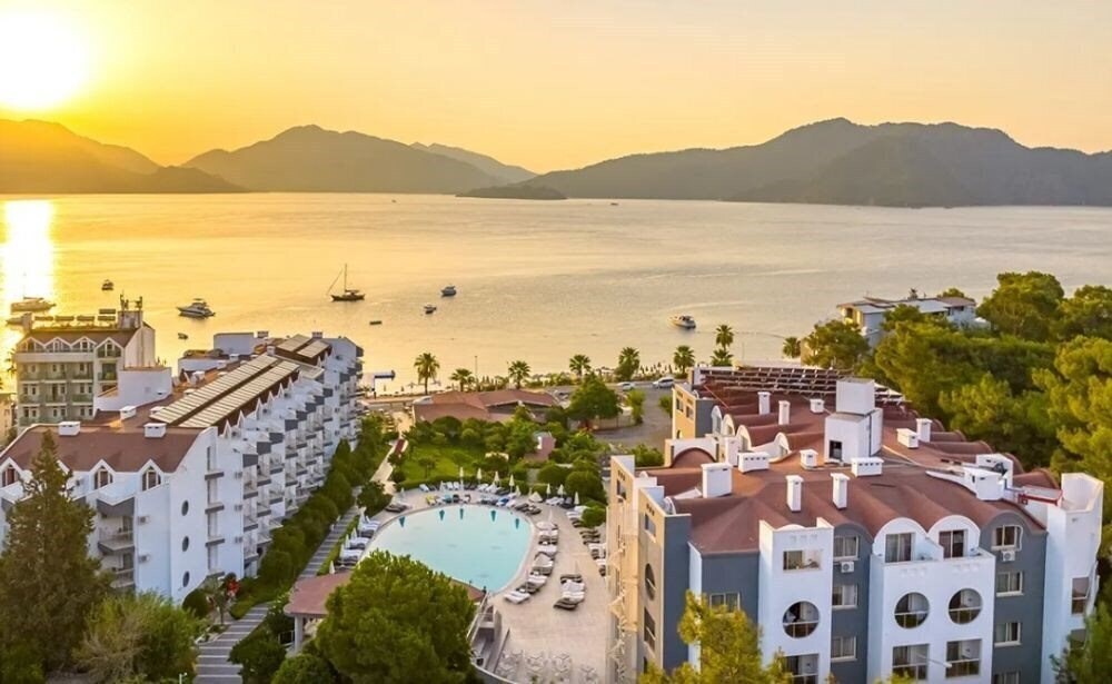 Готель Caprice Beach Hotel (ex. Luna Beach Deluxe Hotel ) 4*