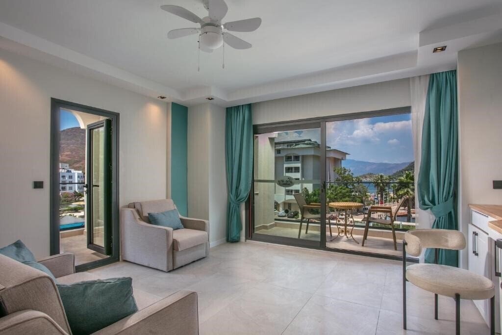 Фотографія The Ivy Suites (ex. The Ivy Suites Luxury, Melita Apart Hotel) 4*