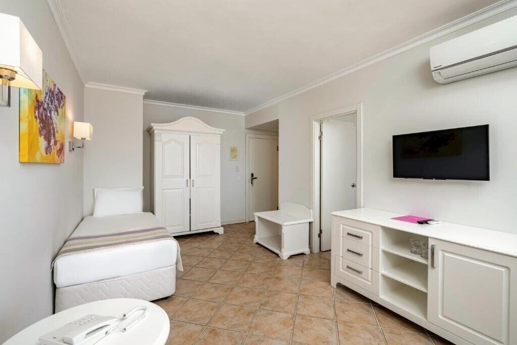 Zdjęcie Iz Flower Side Beach 4*