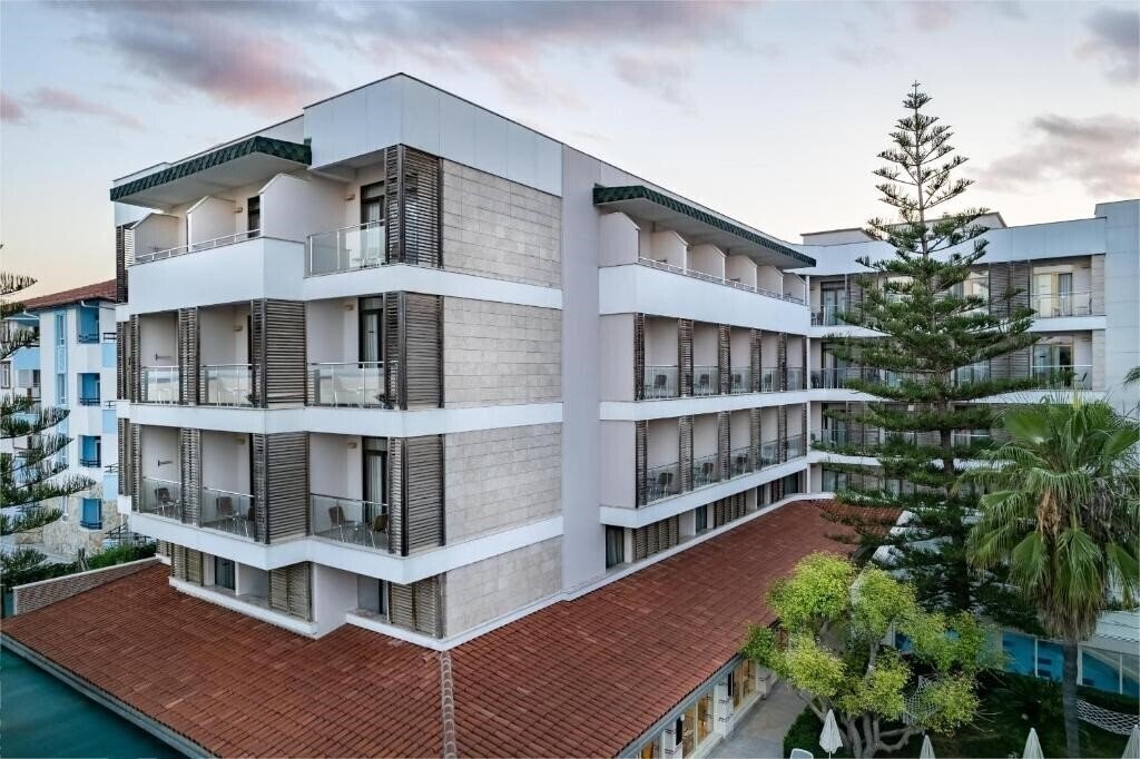 Отель Trendy Side Beach 4*