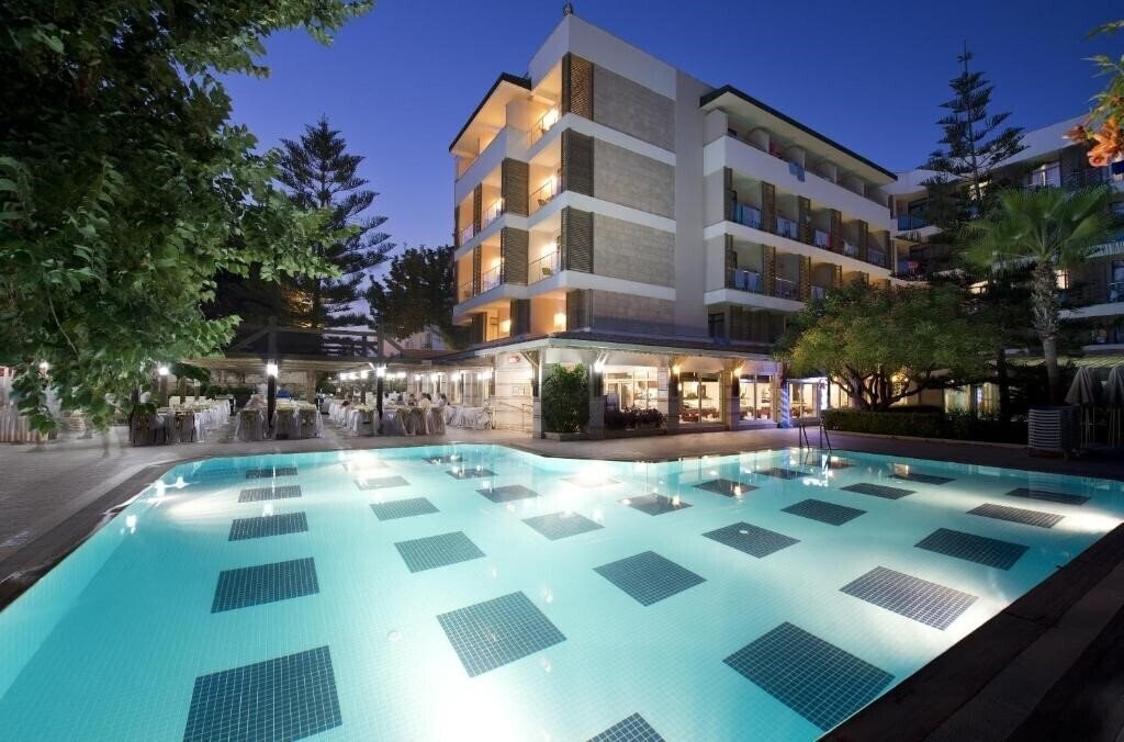 Hotel Trendy Side Beach 4*