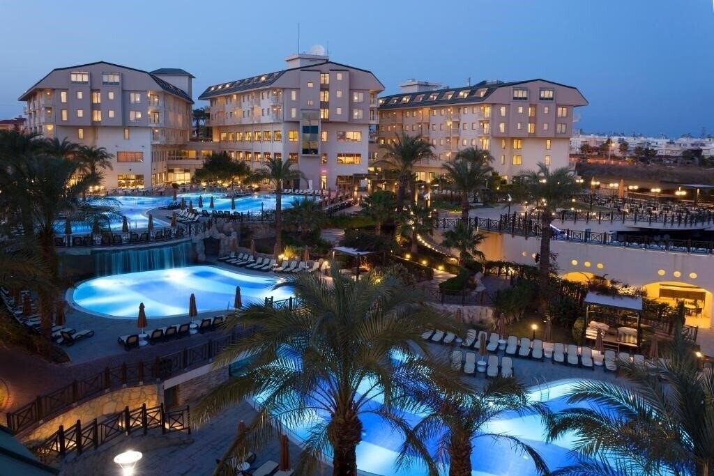 Отель Novum Garden Side 4*