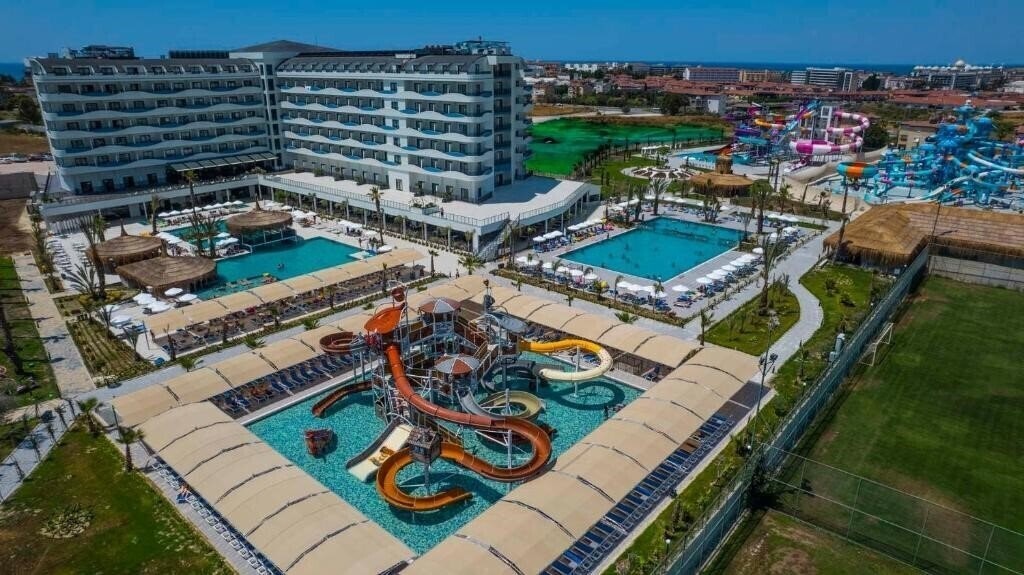 Готель Dream Water World Hotel 5*