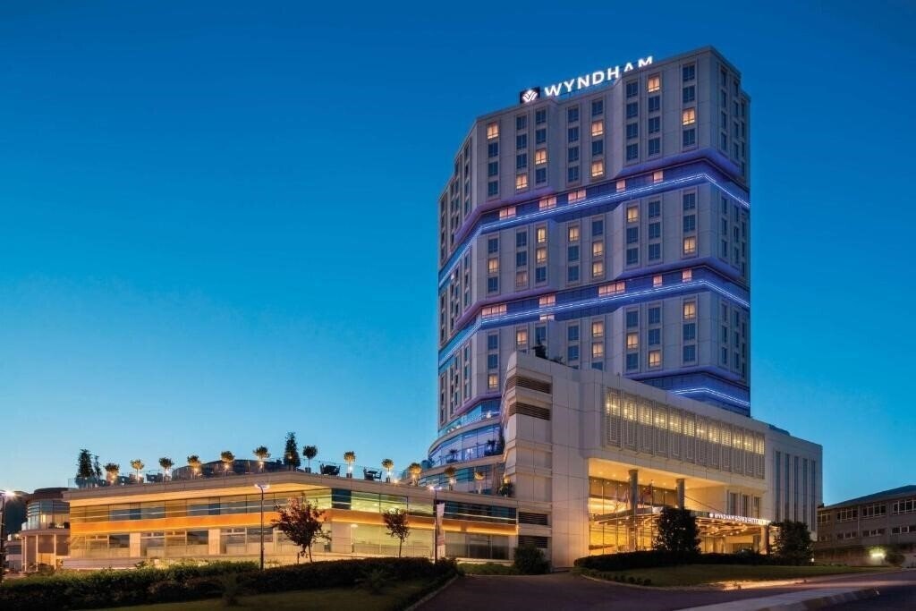 Отель Wyndham Istanbul Petek 5*