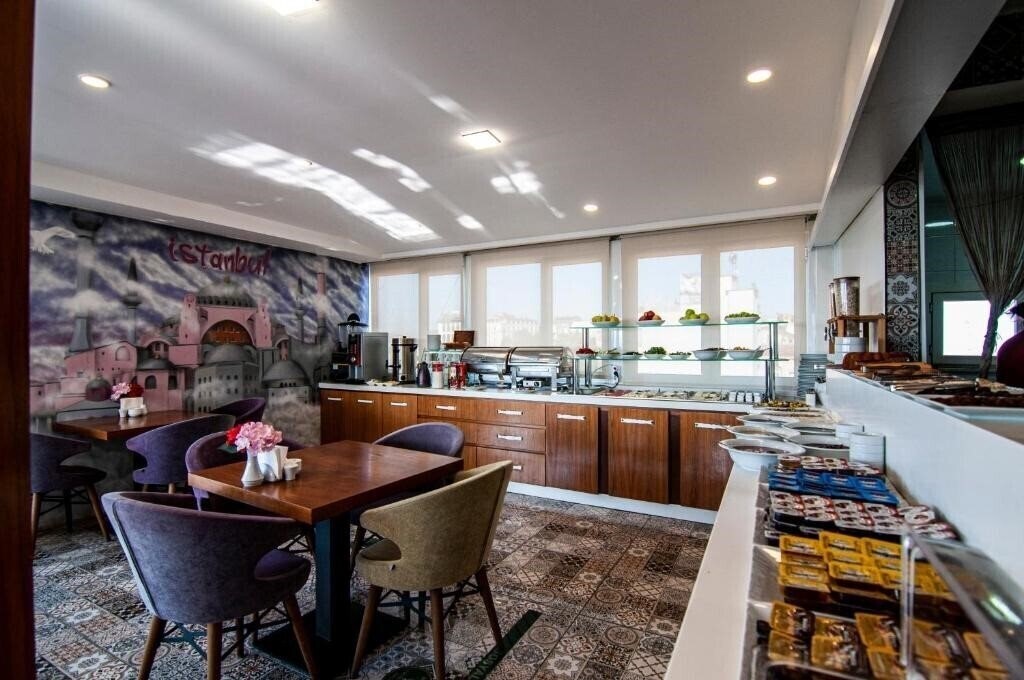 Zdjęcie Ambassador Hotel 3*