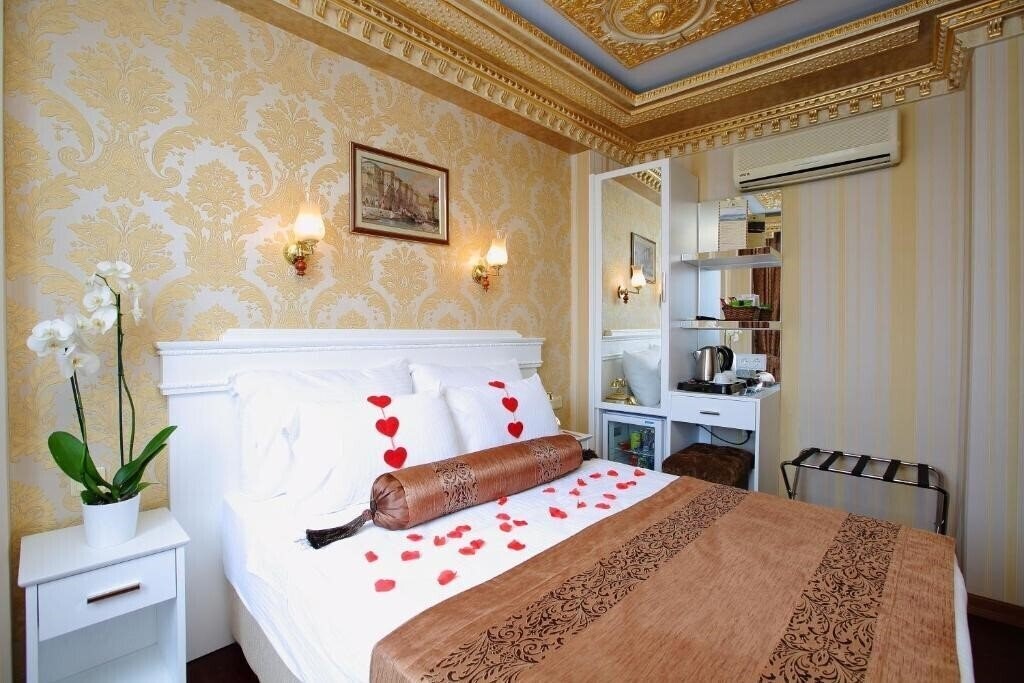 Отель Golden Horn Bosphorus Hotel (ex. Golden Horn Istanbul, Best Town Palace) 4*