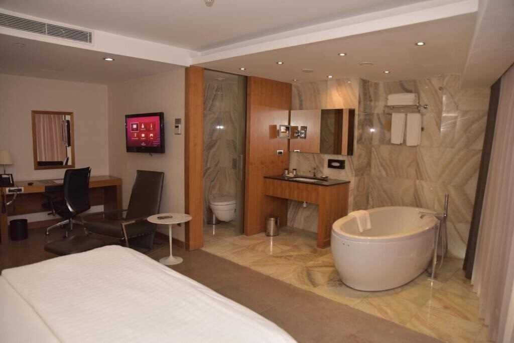 Hotel Crowne Plaza Harbiye 5*
